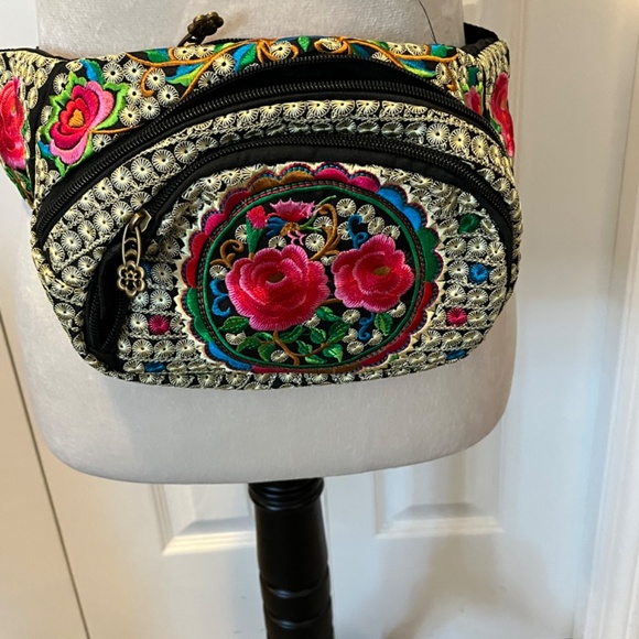 Cross Body / Belt bag - Picture 10 of 11